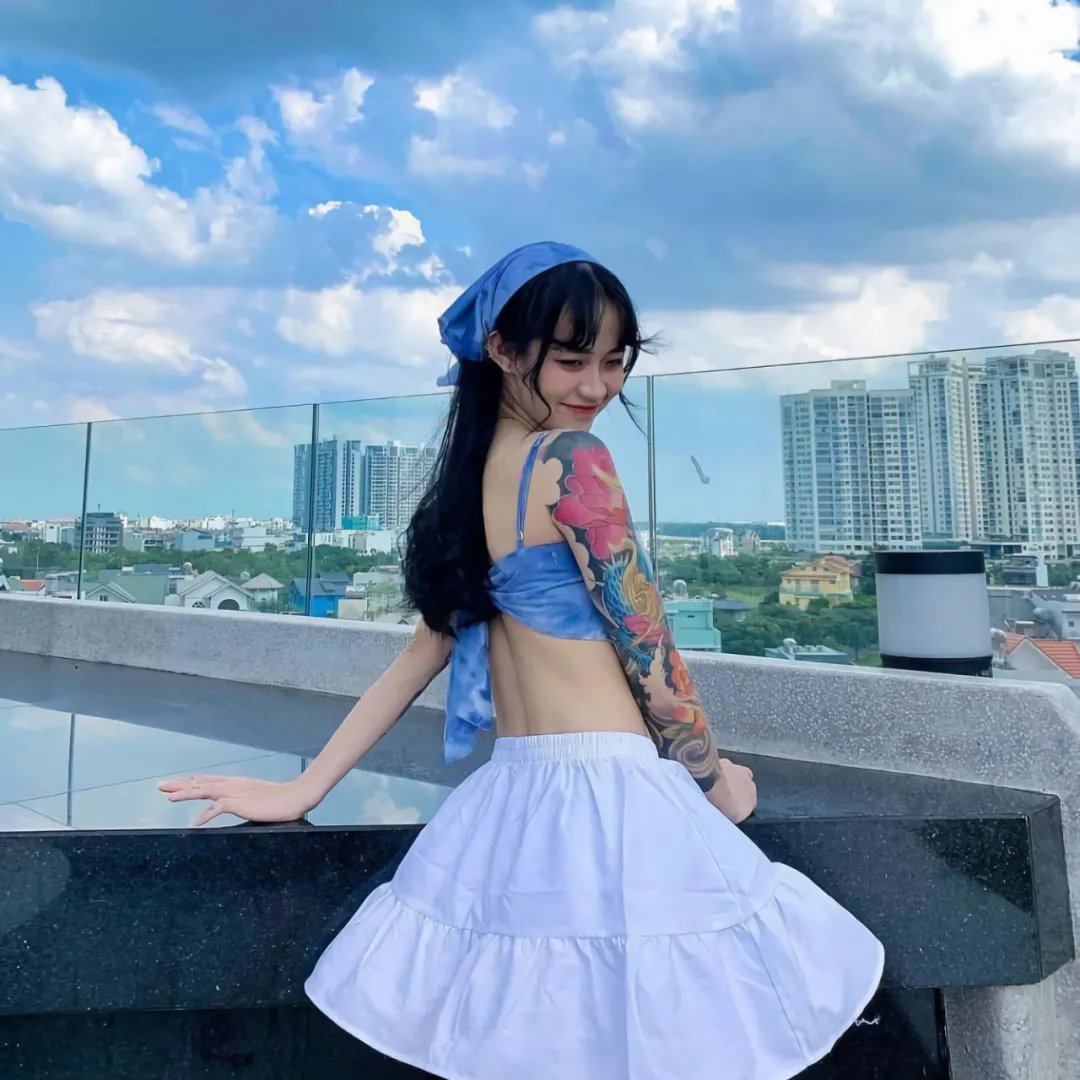 蓝色江流淌